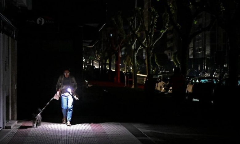إسبانيا تعمق أبحاث انقطاع الكهرباء إسبانيا تعمق أبحاث انقطاع الكهرباء