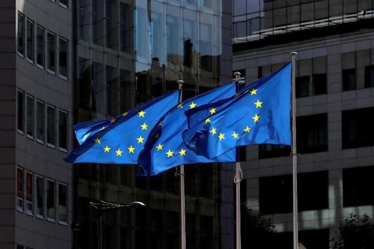 الاتحاد الأوروبي يرفع العقوبات عن سوريا