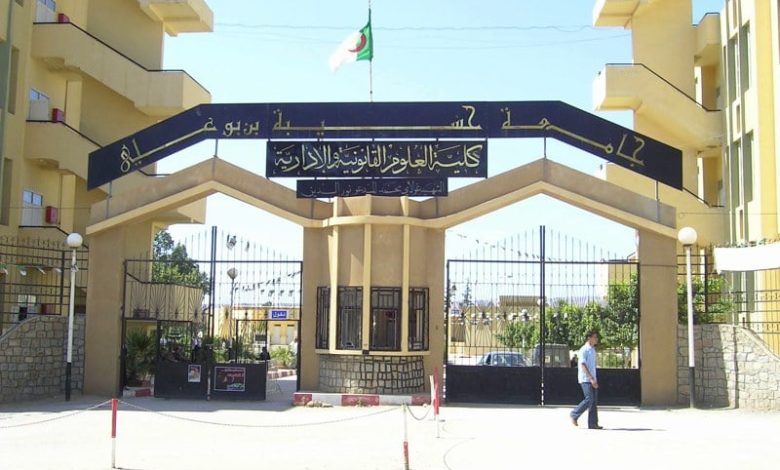 "الخوف من الحقيقة" يكمّم أفواه المؤرخين في الجامعات الجزائرية "الخوف من الحقيقة" يكمّم أفواه المؤرخين في الجامعات الجزائرية