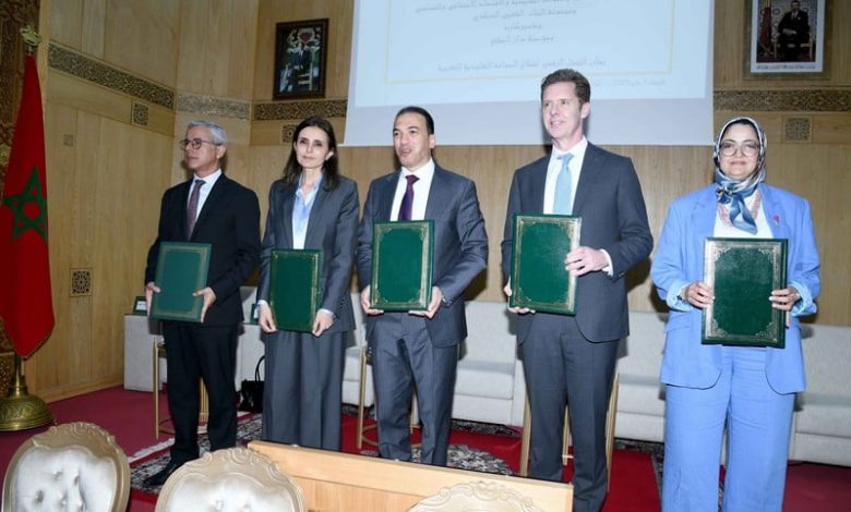 السعدي يوقّع مذكرة تفاهم لإنشاء متجر إلكتروني للصناعة التقليدية السعدي يوقّع مذكرة تفاهم لإنشاء متجر إلكتروني للصناعة التقليدية