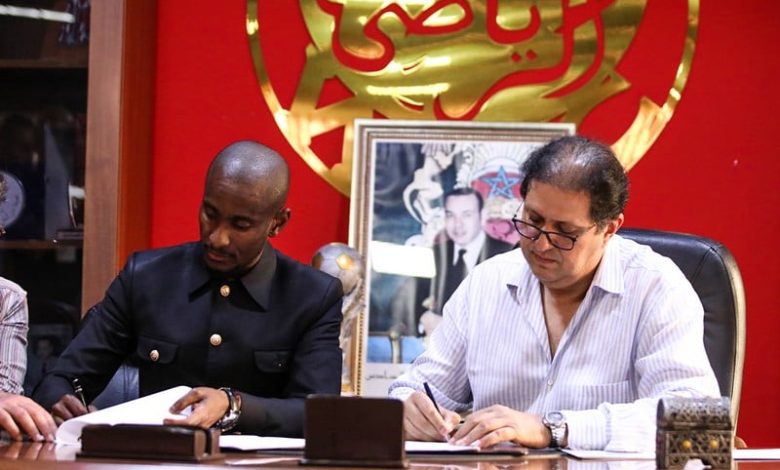 الوداد يفسخ عقد موكوينا بالتراضي الوداد يفسخ عقد موكوينا بالتراضي