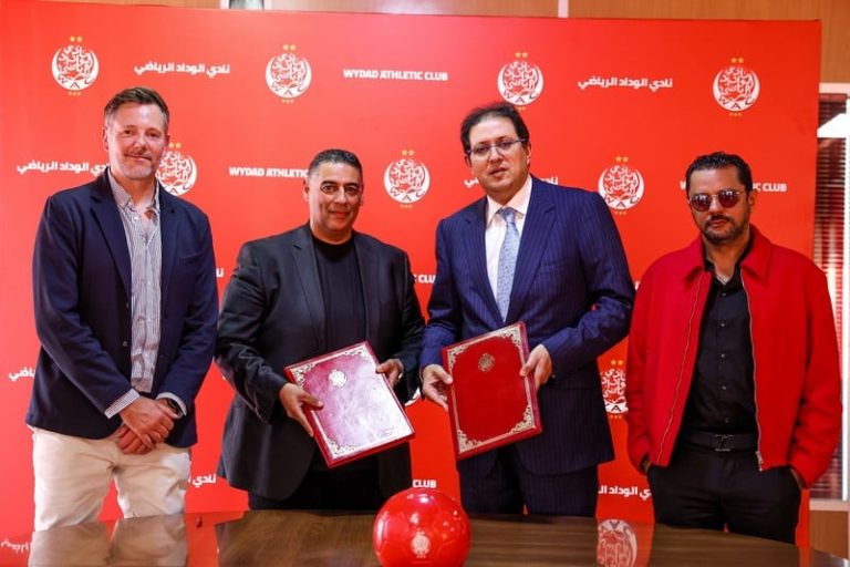 الوداد يلجأ إلى ألبسة رياضية جديدة