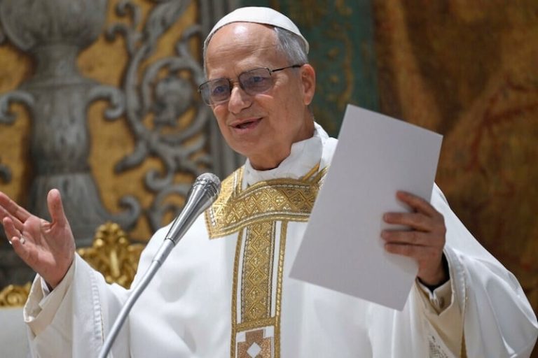 بابا الفاتيكان يلتزم بـ"تحديث الكنيسة"