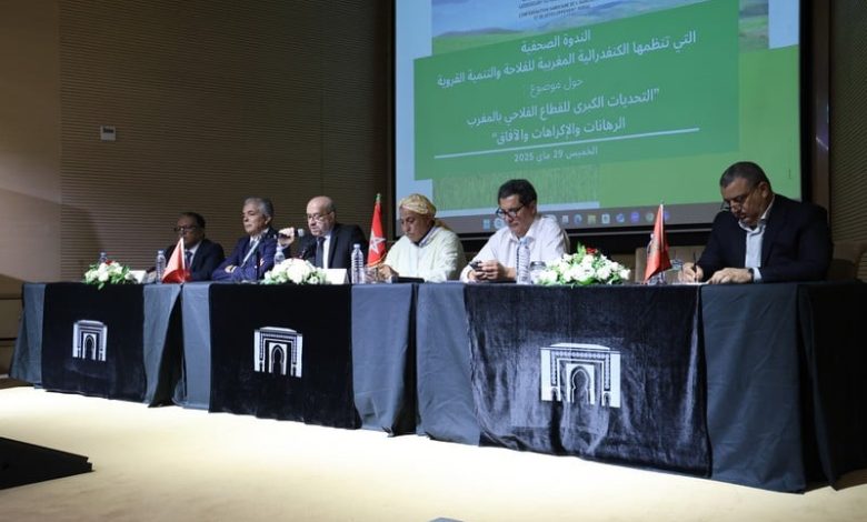 بنعلي: إشكالية الماء تهدد استثمارات بالملايير.. وكفى من الضغط على الفلاح بنعلي: إشكالية الماء تهدد استثمارات بالملايير.. وكفى من الضغط على الفلاح
