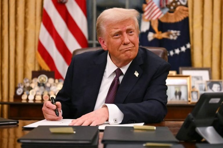 ترامب يجهل الالتزام باحترام الدستور