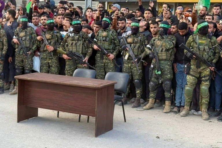حماس تنشر فيديو لرهينة إسرائيلي