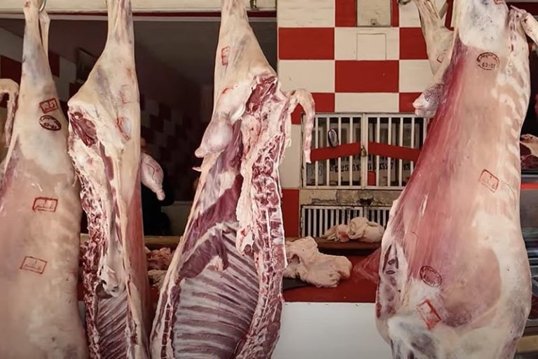 حماية المستهلك: التهافت لشراء اللحوم يرفع الأسعار ويخالف أهداف إلغاء النحر