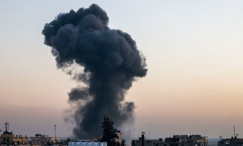 قصف منزل يخلف 11 قتيلا في غزة قصف منزل يخلف 11 قتيلا في غزة