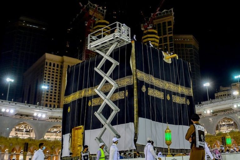 كسوة الكعبة المشرفة ترفع 3 أمتار