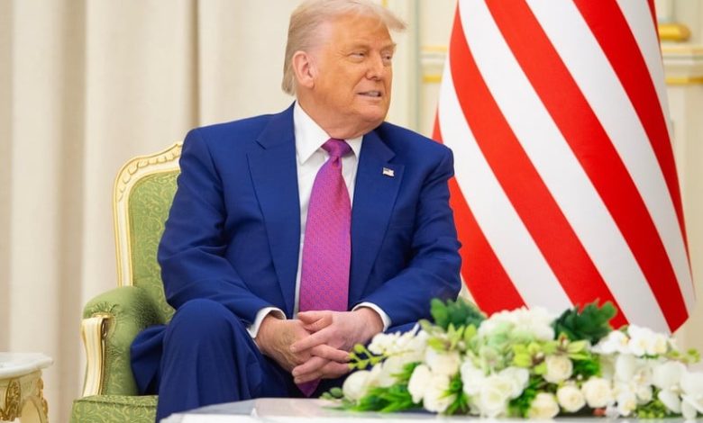 لقاء يجمع ترامب والشرع في الرياض ترامب يعلن رفع العقوبات عن سوريا