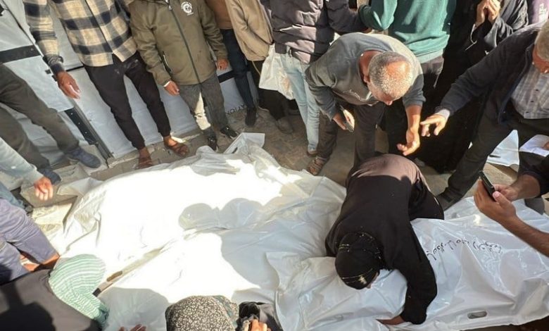 مقتل أكثر من 20 فلسطينيا في غزة مقتل أكثر من 20 فلسطينيا في غزة