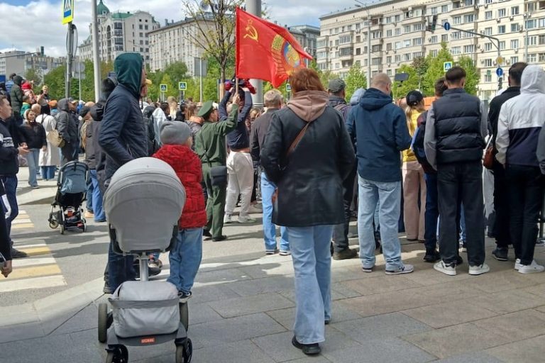 من قلب موسكو .. الروس يجددون العهد مع نصر سطّره الأجداد بالدم