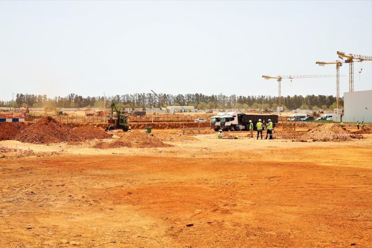 منعشون يسبقون تعديل تصاميم التهيئة بالزحف على الأراضي الفلاحية