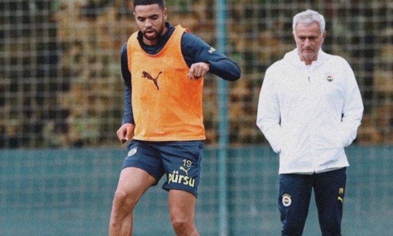 مورينيو يعقد اجتماعا مع النصيري مورينيو يعقد اجتماعا مع النصيري