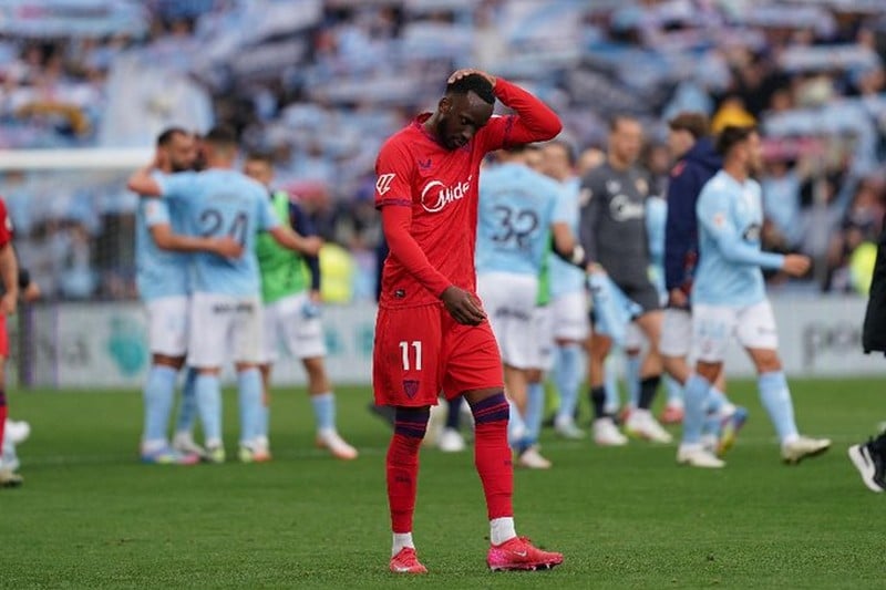 نادي إشبيلية يشجب "تعنيف اللاعبين" نادي إشبيلية يشجب "تعنيف اللاعبين"