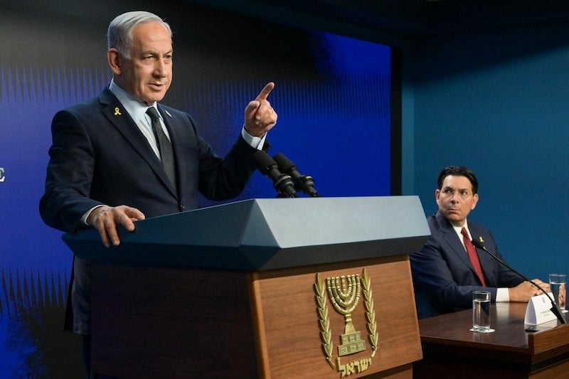 نتنياهو يحذر قطر من "لعب الحبلين" نتنياهو يحذر قطر من "لعب الحبلين"