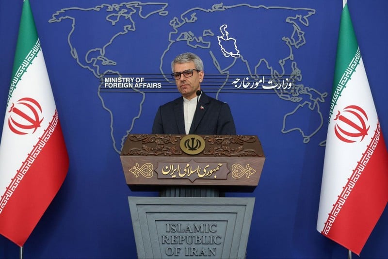 إيران تطالب بضمانات رفع العقوبات