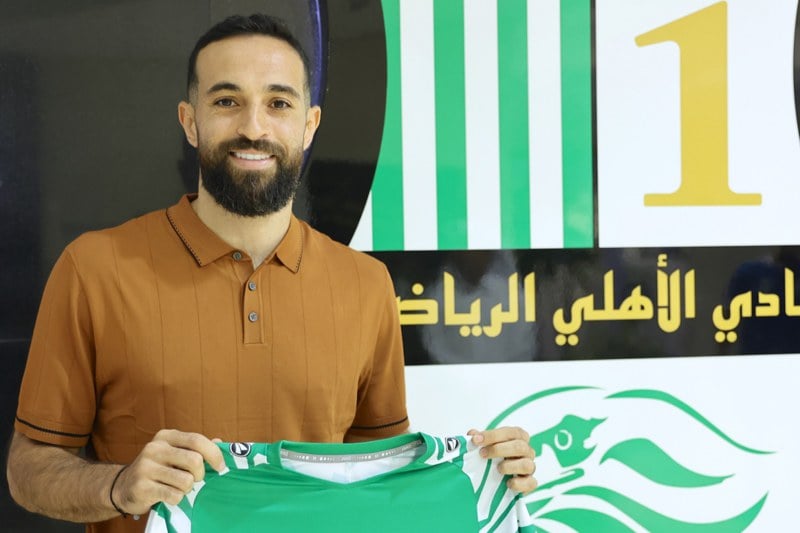 الأهلي القطري يجدد الثقة في فتوحي