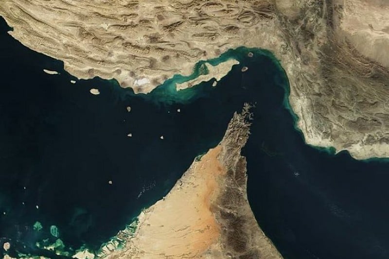 البرلمان الإيراني يدعم إغلاق مضيق هرمز