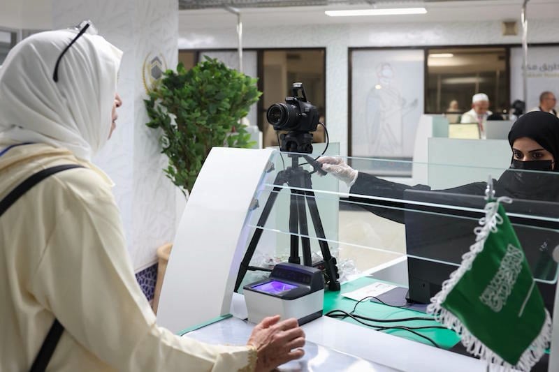 السعودية تمدد تأشيرات الزيارة المنتهية