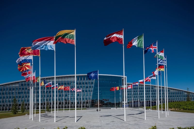 ترامب يبرم اتفاق "رفع الإنفاق العسكري" مع بلدان حلف شمال الأطلسي ترامب يبرم اتفاق "رفع الإنفاق العسكري" مع بلدان حلف شمال الأطلسي