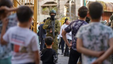جيش إسرائيل يستخدم الفلسطينيين دروعا بشرية خشية الصواريخ الإيرانية