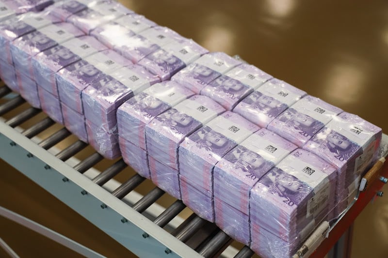 "دركي الصرف" يلاحق ملايير منتخبين ومنعشين عقاريين في الخارج