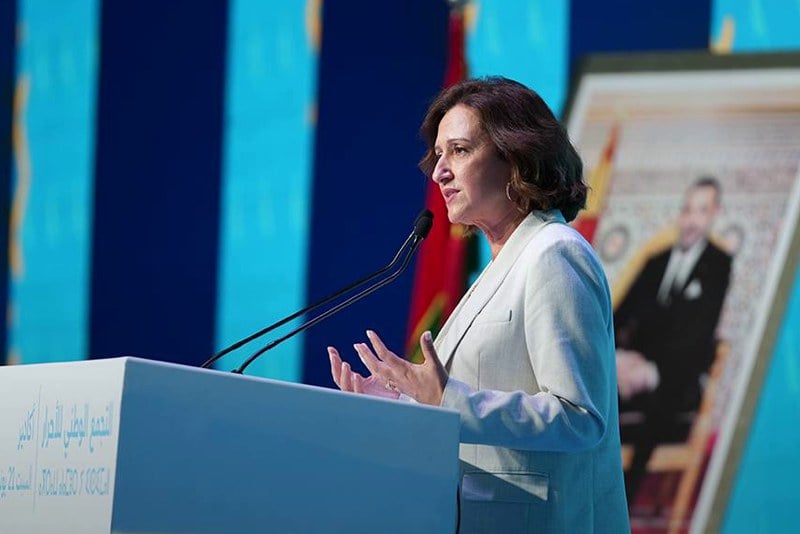 عمور تستعرض