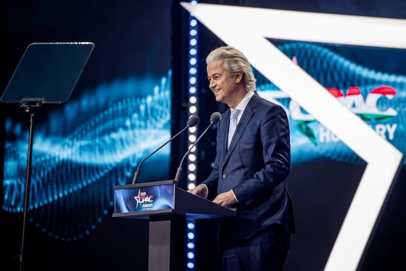 فيلدرز يهدد بإسقاط الحكومة الهولندية فيلدرز يهدد بإسقاط الحكومة الهولندية