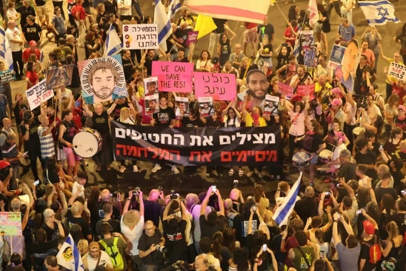 آلاف الإسرائيليين يطلبون عودة الرهائن