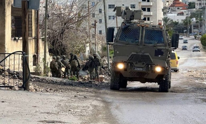 إسرائيل تغلق مناطق بالضفة الغربية إسرائيل تغلق مناطق بالضفة الغربية