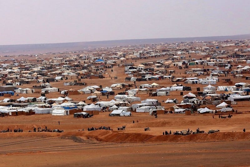 إفراغ مخيم الركبان بصحراء سوريا