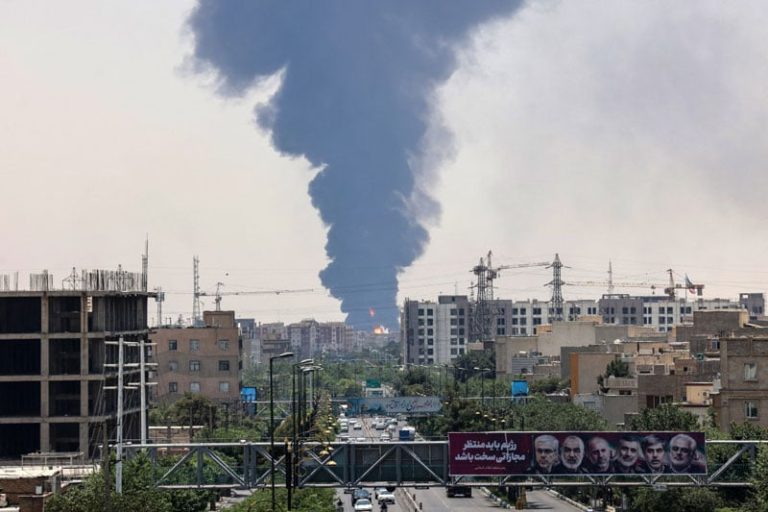 إيران تتوعد إسرائيل بـ"رد مدمر"