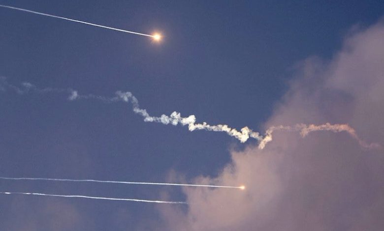 إيران تتوعد بضرب إسرائيل "حتى الفجر" إيران تتوعد بضرب إسرائيل "حتى الفجر"