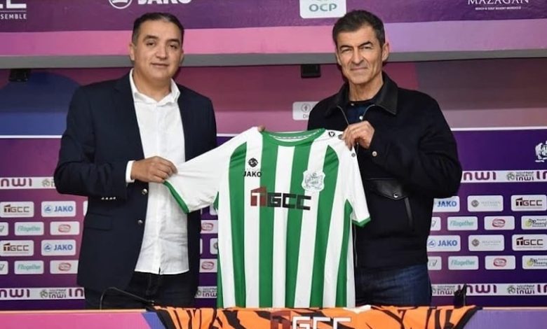 الدفاع الحسني يجدد عقد روي ألميدا الدفاع الحسني يجدد عقد روي ألميدا