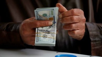 الدولار يهوي إلى أدنى مستوى منذ 2022