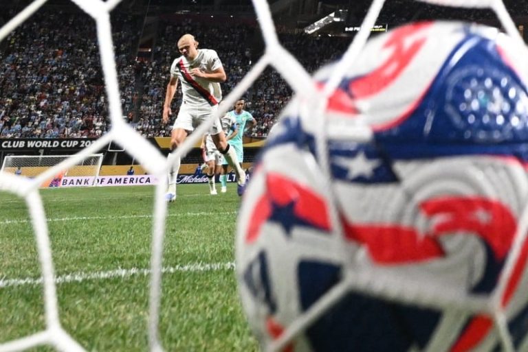 "السيتي" يزور شباك العين 6 مرات