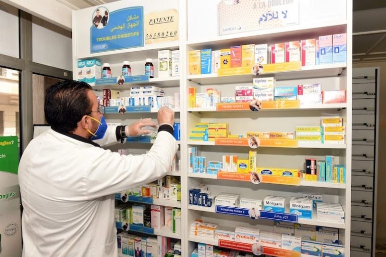 "الصحة" تستدعي النقابات الصيدلانية