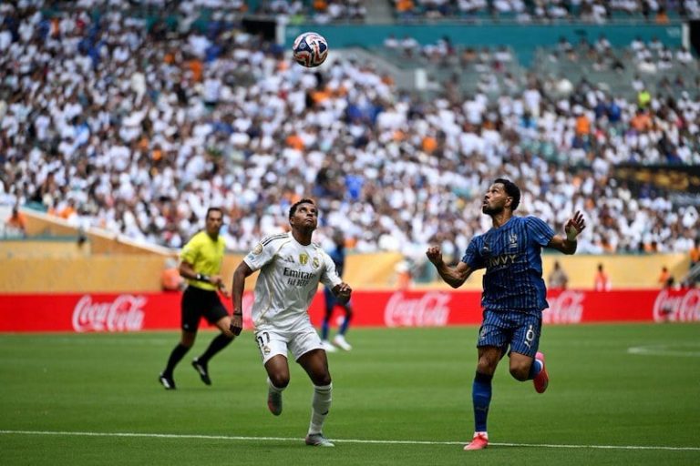 الهلال السعودي يحرج الريال الإسباني