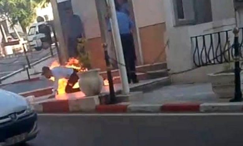 جزائري يحترق أمام مقر وزارة العدل جزائري يحترق أمام مقر وزارة العدل