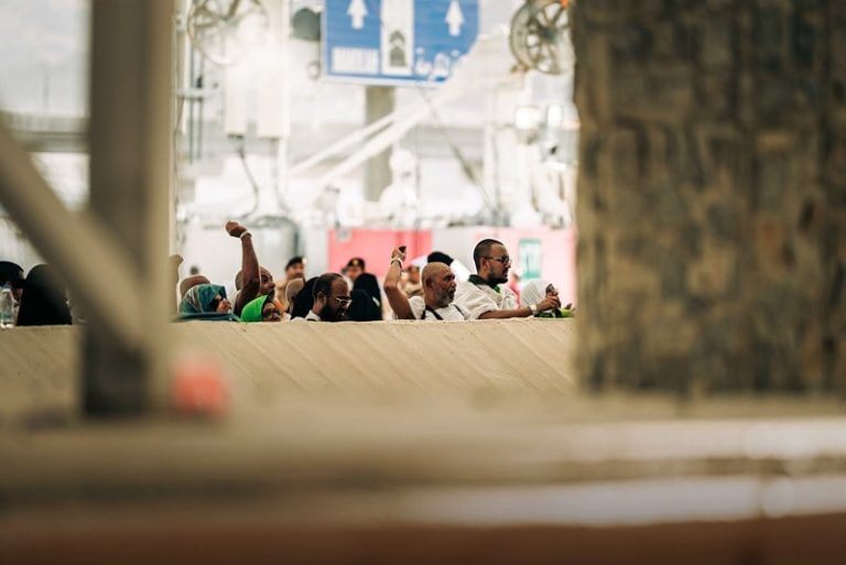 حجّاج بيت الله يواصلون رمي الجمرات