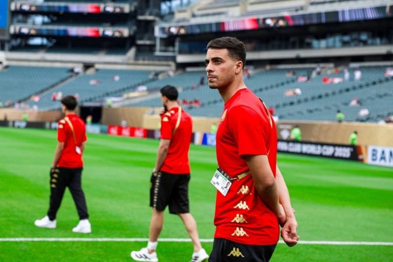 حكم كندي يدير مباراة الوداد والعين