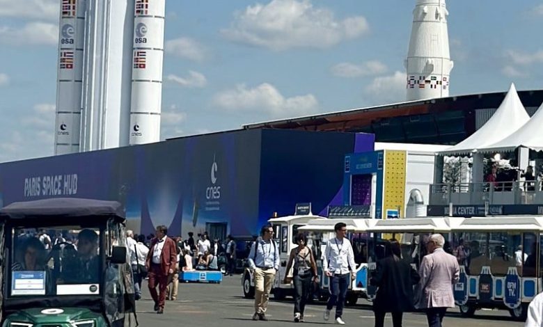 حكومة فرنسا تغلق أجنحة إسرائيلية حكومة فرنسا تغلق أجنحة إسرائيلية