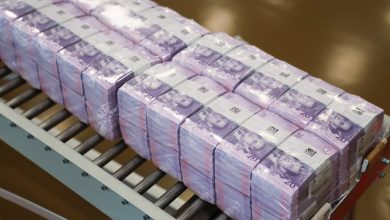 "دركي الصرف" يلاحق ملايير منتخبين ومنعشين عقاريين في الخارج
