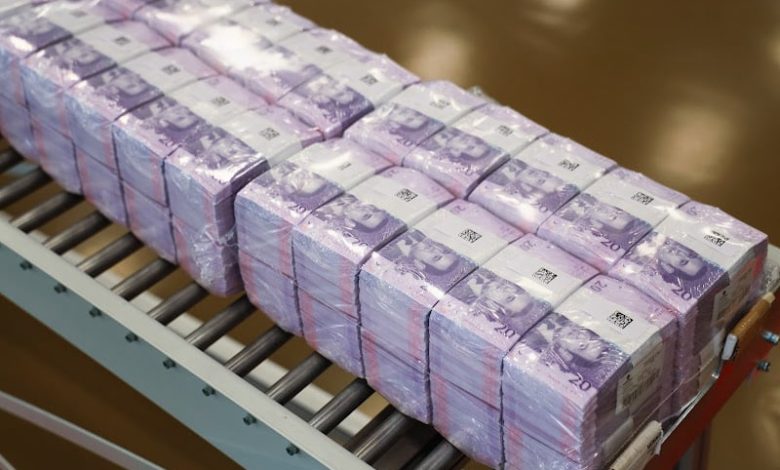 "دركي الصرف" يلاحق ملايير منتخبين ومنعشين عقاريين في الخارج "دركي الصرف" يلاحق ملايير منتخبين ومنعشين عقاريين في الخارج