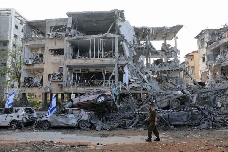 دفعة جددة من صواريخ إيران تهز تل أبيب .. ودمار واسع في مناطق إسرائيلية