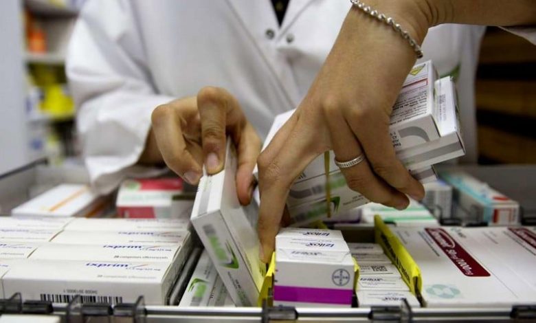 صيادلة يطلبون مراجعة أسعار الأدوية