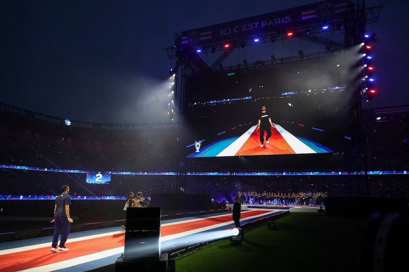 ماكرون يشيد بحكيمي في "الإليزي"