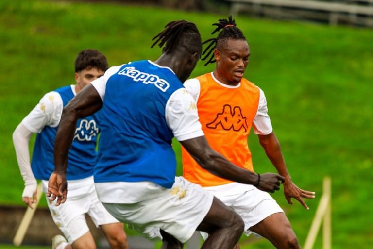 هندوراسي يدير لقاء الوداد واليوفي