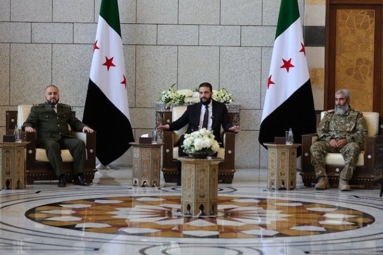 واشنطن تمهد لاتفاقين مع تل أبيب